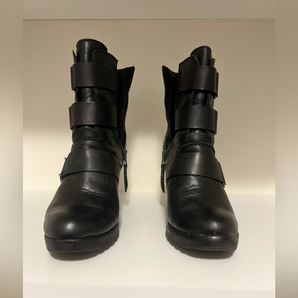 Sorel black boots- size 8